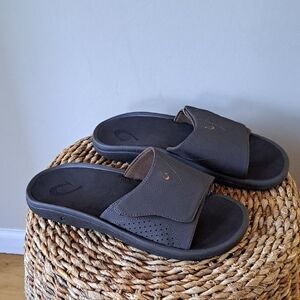 NWT OLUKAI Mens Nalu Slide Brown Sandals Dsrk Java Adjustable Strap S-13